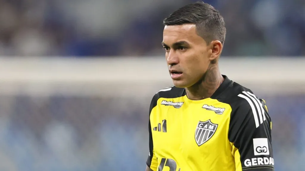 Dudu jogador do Atletico-MG durante aquecimento antes da partida contra o Cruzeiro no estadio Mineirao pelo campeonato Copa Do Brasil 2025. Foto: Gilson Lobo/AGIF