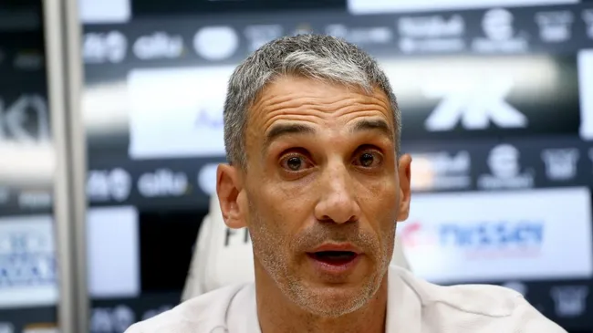 Foto: Mauricio De Souza/AGIF – Vojvoda tem ausências confirmadas no Santos.