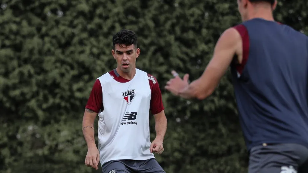 Oscar em treino do São Paulo - Foto: Erico Leonan/São Paulo FC