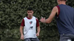 Oscar em treino do São Paulo - Foto: Erico Leonan/São Paulo FC