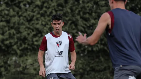 Oscar em treino do São Paulo - Foto: Erico Leonan/São Paulo FC