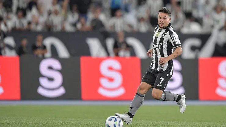 Artur jogador do Botafogo durante partida contra o Bragantino no estadio Engenhao pelo campeonato Brasileiro A 2025. Foto: Thiago Ribeiro/AGIF