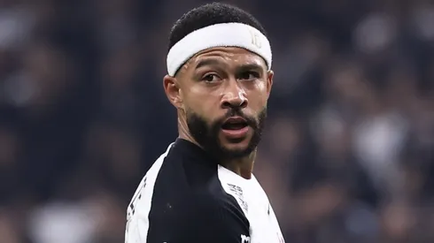 Memphis Depay tem situação indefinida no Timão