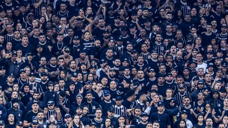 Torcida do Corinthians durante partida contra o Palmeiras em Itaquera - Foto: Marcello Zambrana/AGIF