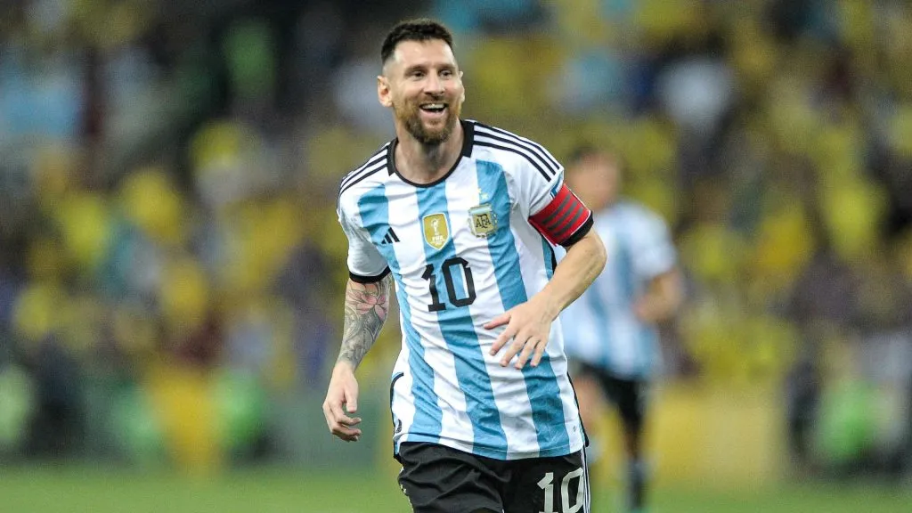 Messi é o exemplo para o que o Neymar deveria fazer para brilhar na Seleção Brasileira – Foto: Jhony Pinho/AGIF