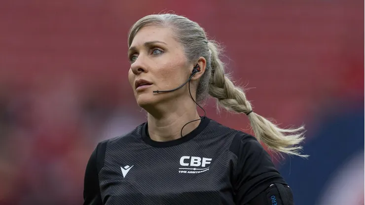 Arbitragem. Foto: Liamara Polli/AGIF