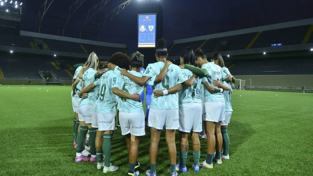 Time feminino do Palmeiras em campo