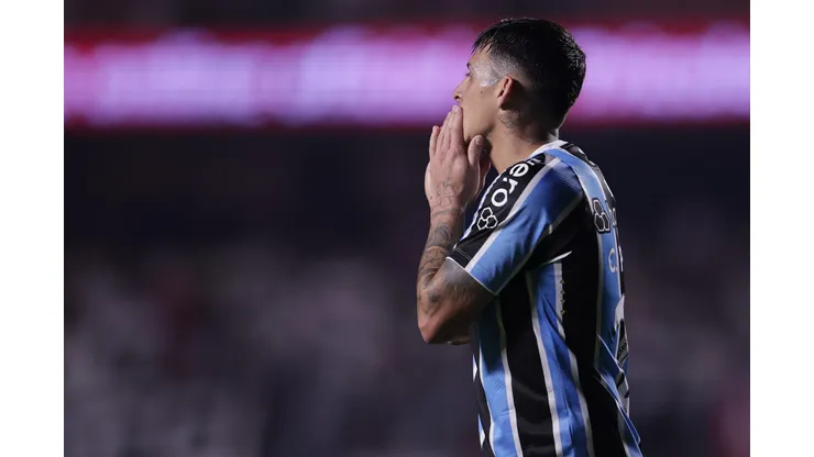 SP - SAO PAULO - 17/07/2024 - BRASILEIRO A 2024, SAO PAULO X GREMIO - Pavon jogador do Gremio lamenta durante partida contra o Sao Paulo no estadio Morumbi pelo campeonato Brasileiro A 2024. Foto: Ettore Chiereguini/AGIF