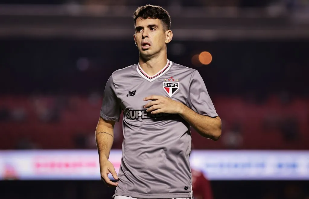 Oscar, chegou ao São Paulo no final de dezembro 2024 para sua segunda passagem pelo clube após temporadas jogando no Shanghai Port, da China. Foto: Fabio Giannelli/AGIF