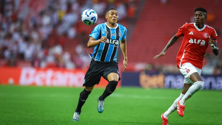 Carlos Vinícius ficará fora de combate por alguns jogos.