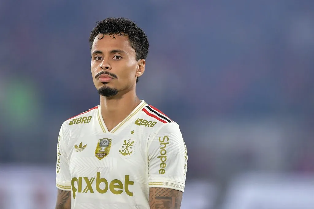 Allan, jogador do Flamengo durante partida contra o Atletico-MG no estadio Maracana pelo campeonato Copa Do Brasil 2025. Foto: Thiago Ribeiro/AGIF