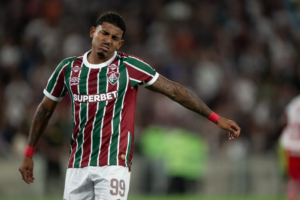 John Kennedy jogador do Fluminense lamenta – Foto: Jorge Rodrigues/AGIF