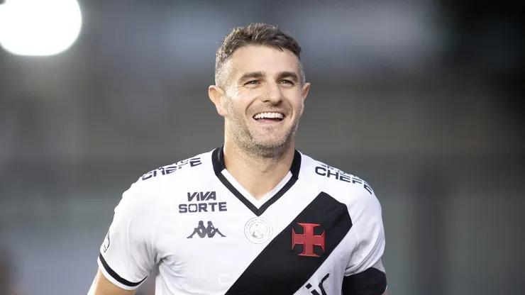 Vegetti comemorando gol marcado diante do Corinthians