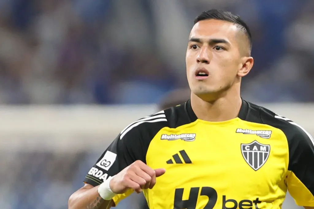Cuello, jogador do Atletico-MG durante aquecimento antes da partida contra o Cruzeiro no estadio Mineirao pelo campeonato Copa Do Brasil 2025. Foto: Gilson Lobo/AGIF