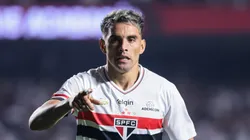 Enzo Díaz durante partida contra o Atlético Nacional (COL)