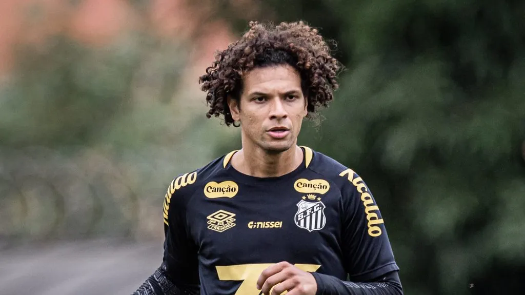 Willian Arão vem tendo os treinos avaliados por Vojvoda –  Fotos: Raul Baretta/ Santos FC.