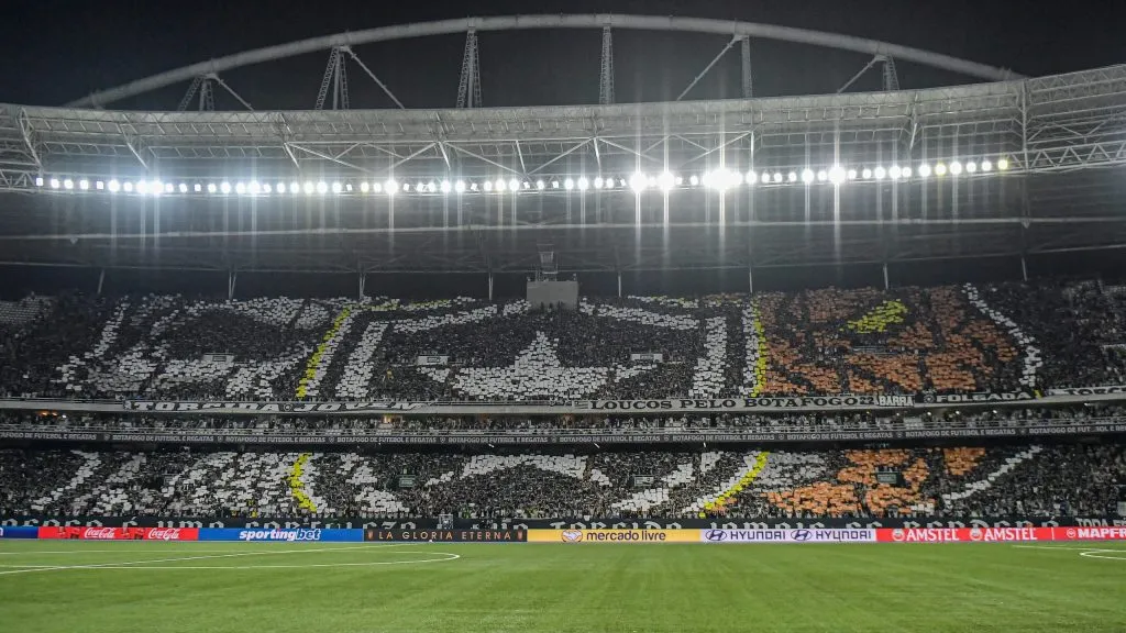 Torcida do Glorioso quer o triunfo contra o Fluminense. Foto: Thiago Ribeiro/AGIF.