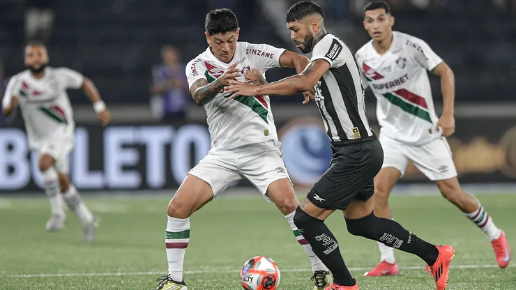 Cano e Alexander Barboza durante o Clássico Vovô pelo Campeonato Carioca - Foto: Thiago Ribeiro/AGIF