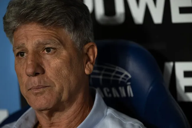 Renato Gaucho, ex-tecnico do Fluminense, durante partida contra o Lanus no estadio Maracana pelo campeonato Copa Sul-americana 2025. Foto: Jorge Rodrigues/AGIF