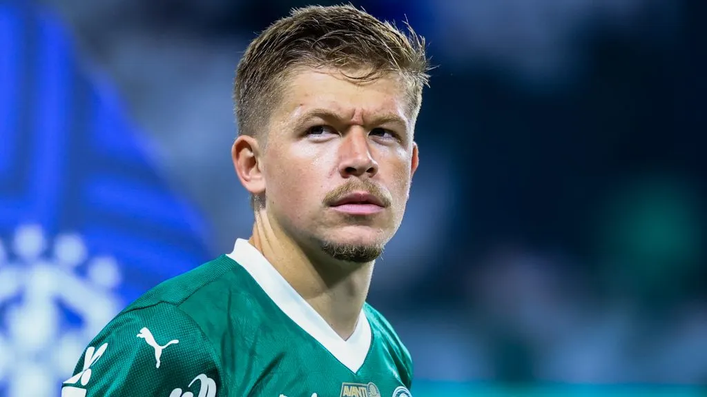 Bruno Fuchs jogador do Palmeiras durante partida contra o Gremio no estadio Arena Allianz Parque pelo campeonato Brasileiro A 2025. Foto: Marcello Zambrana/AGIF