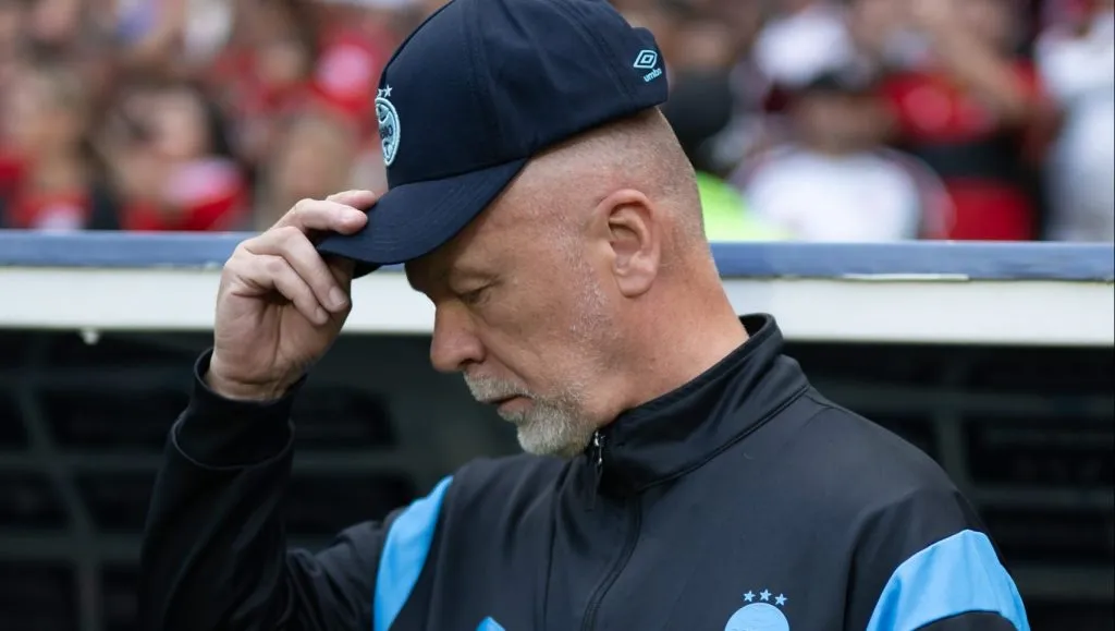 Mano Menezes tecnico do Gremio durante partida contra o Flamengo no estadio Maracana pelo campeonato Brasileiro A 2025. Foto: Jorge Rodrigues/AGIF