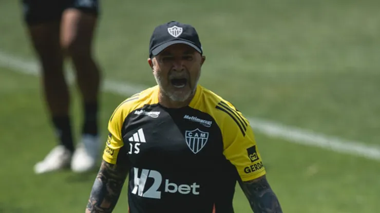 Treinador pode ter problemas em caso de vaga na semifinal da Sul-Americana (Foto: Pedro Souza / Atlético)