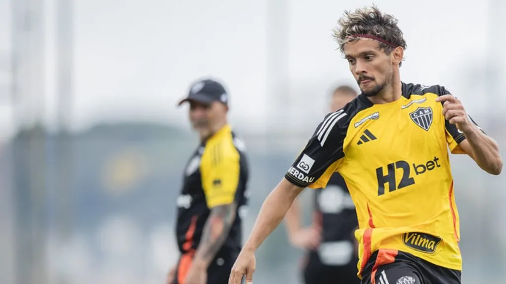 Scarpa corre risco de ser desfalque do Galo em caso de classificação (Foto: Pedro Souza / Atlético)