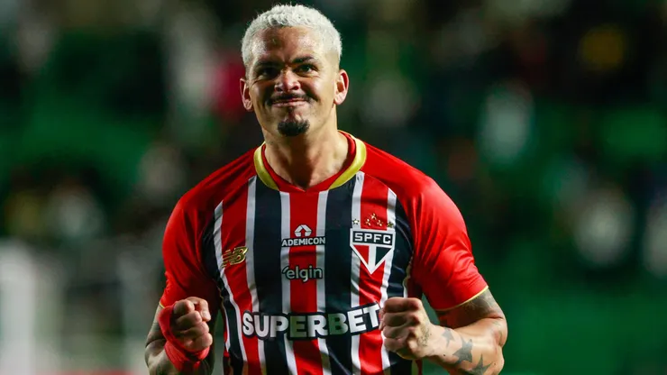 Luciano jogador do Sao Paulo comemora seu gol durante partida contra o Juventude no estadio Alfredo Jaconi pelo campeonato Brasileiro A 2025. Foto: Luiz Erbes/AGIF