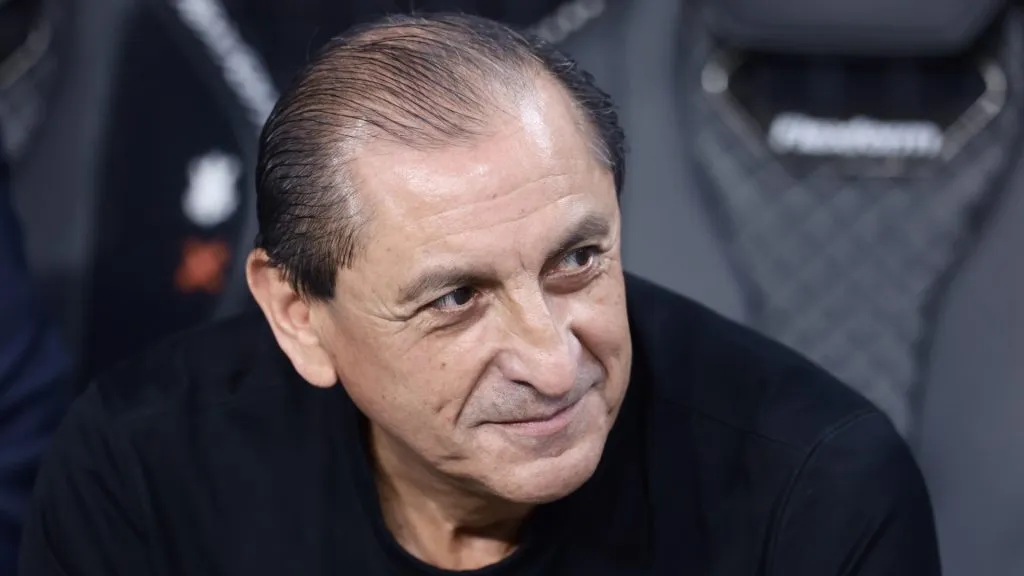 Ramón Díaz durante passagem pelo Corinthians – Foto: Marcello Zambrana/AGIF