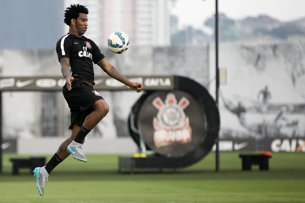 Ex-zagueiro Gil quando atuava pelo Corinthians no CT Dr. Joaquim Grava em Sao Paulo. Foto: Daniel Vorley/AGIF