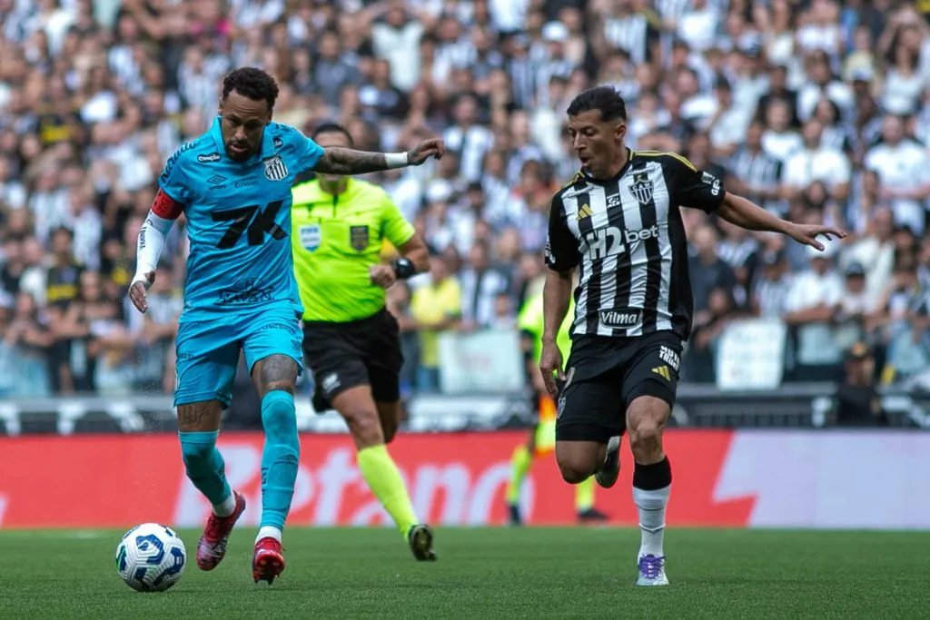 Atlético-MG empatou com o Santos na última partida na Arena MRV. Foto: Fernando Moreno/AGIF