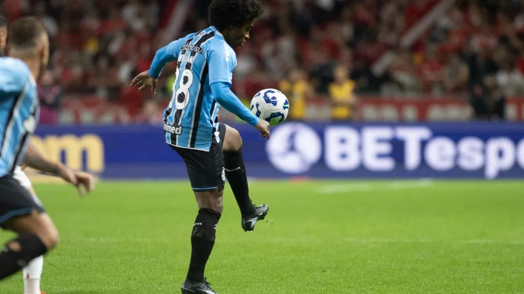 RS – PORTO ALEGRE – 21/09/2025 – BRASILEIRO A 2025, INTERNACIONAL X GREMIO – Willian jogador do Gremio durante partida contra o Internacional no estadio Beira-Rio pelo campeonato Brasileiro A 2025. Foto: Maxi Franzoi/AGIF