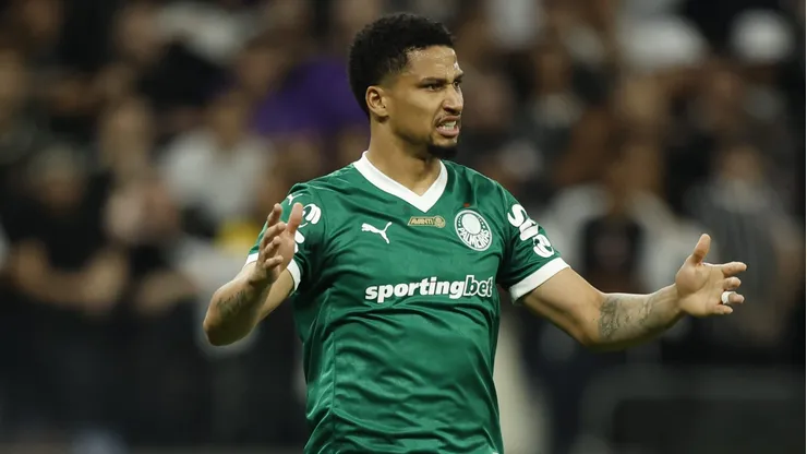 Murilo, zagueiro do Palmeiras em partida pelo campeonato brasileiro