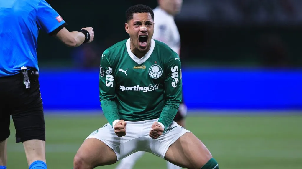 Vitor Roque durante partida. Foto: Ettore Chiereguini/AGIF