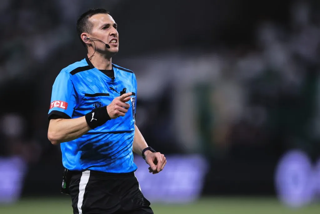 SP – SAO PAULO – 24/09/2025 – COPA LIBERTADORES 2025, PALMEIRAS X RIVER PLATE – O arbitro Andres Matonte durante partida entre Palmeiras e River Plate no estadio Arena Allianz Parque pelo campeonato Copa Libertadores 2025. Foto: Ettore Chiereguini/AGIF