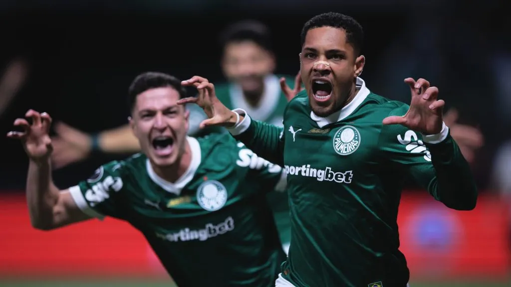 Vitor Roque abriu o placar para a virada do Palestra no Allianz – Foto: Ettore Chiereguini/AGIF