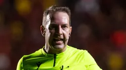 PE - RECIFE - 16/08/2025 - BRASILEIRO A 2025, SPORT X SAO PAULO - O arbitro Lucas Paulo Torezin durante partida entre Sport e Sao Paulo no estadio Ilha do Retiro pelo campeonato Brasileiro A 2025.