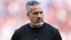 José Boto registra foguetório da torcida do Estudiantes no hotel que o Flamengo está hospedado