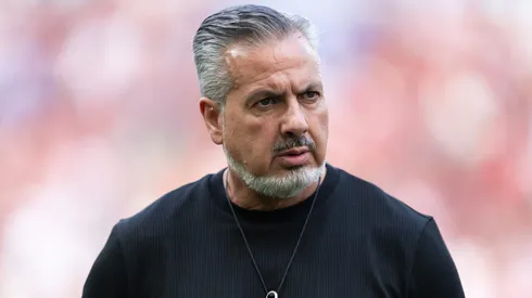 José Boto registra foguetório da torcida do Estudiantes no hotel que o Flamengo está hospedado