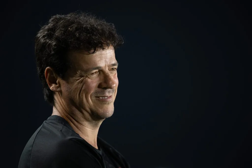 Fernando Diniz tecnico do Vasco durante partida contra o Bahia no estadio Sao Januario pelo campeonato Brasileiro A 2025. Foto: Jorge Rodrigues/AGIF