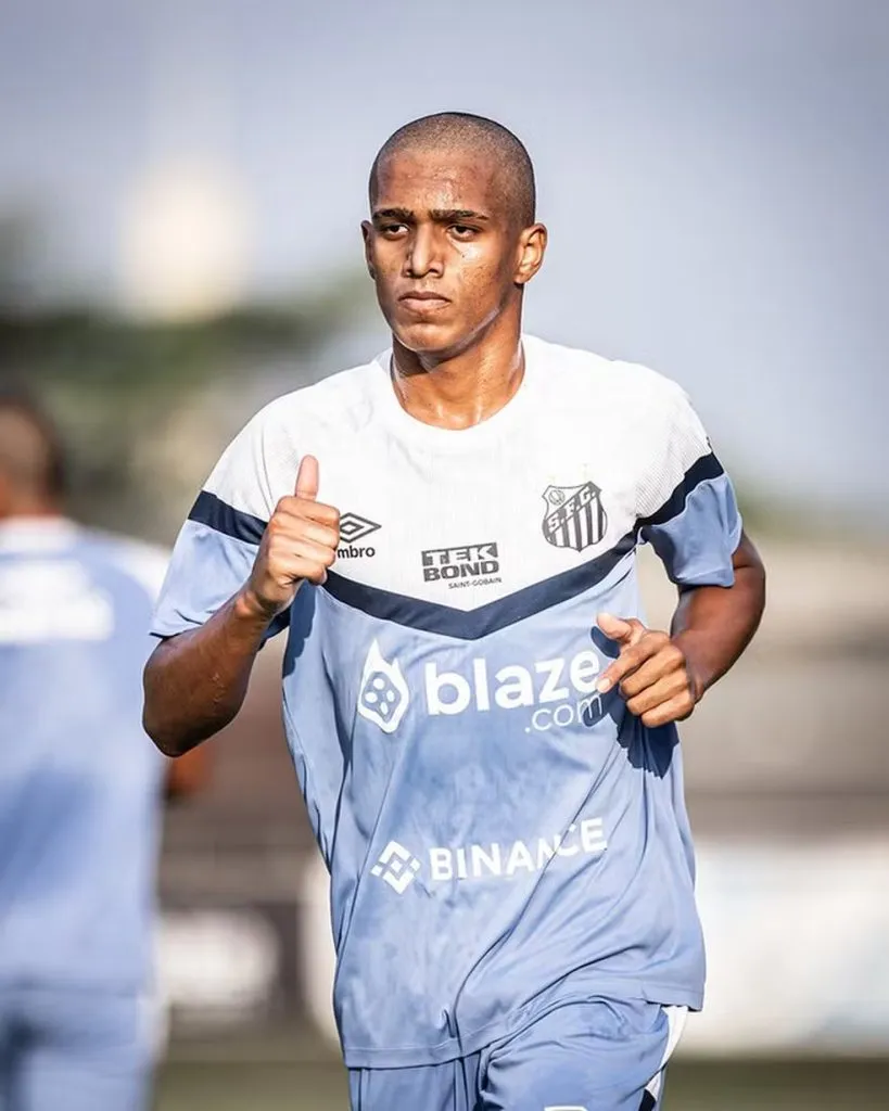 Souza foi elogiado por Gil - Foto: Raul Baretta/ Santos FC.
