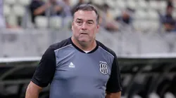 Pintado quando treinava a Ponte Preta durante partida contra o Ceará no Estádio Arena Castelão. Foto: Lucas Emanuel/AGIF