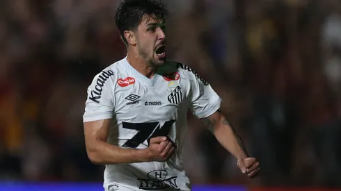 Joao Basso jogador do Santos durante a partida entre Sport e Santos no Estadio da Ilha do Retiro em Recife (PE), pelo campeonato brasileiro Serie A. Foto: Marlon Costa/AGIF