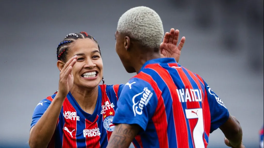 Cassia e Rhaizza celebram gol do Bahia na Copa do Brasil Feminina