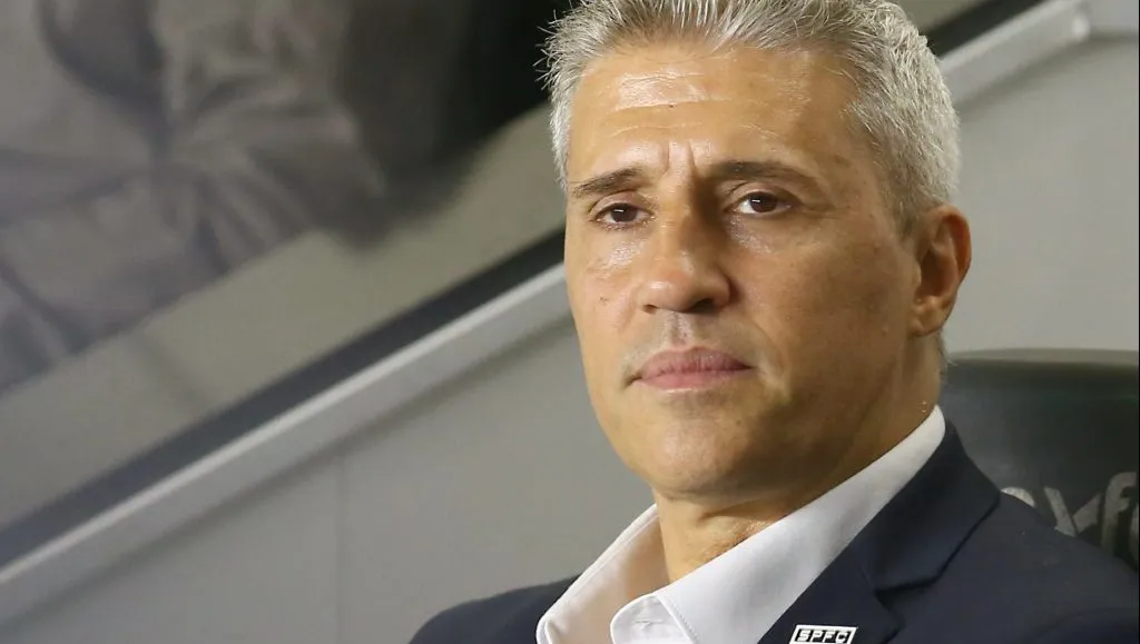Hernan Crespo tecnico do Sao Paulo durante partida contra o Santos no estadio Vila Belmiro pelo campeonato Brasileiro A 2025. Foto: Mauricio De Souza/AGIF