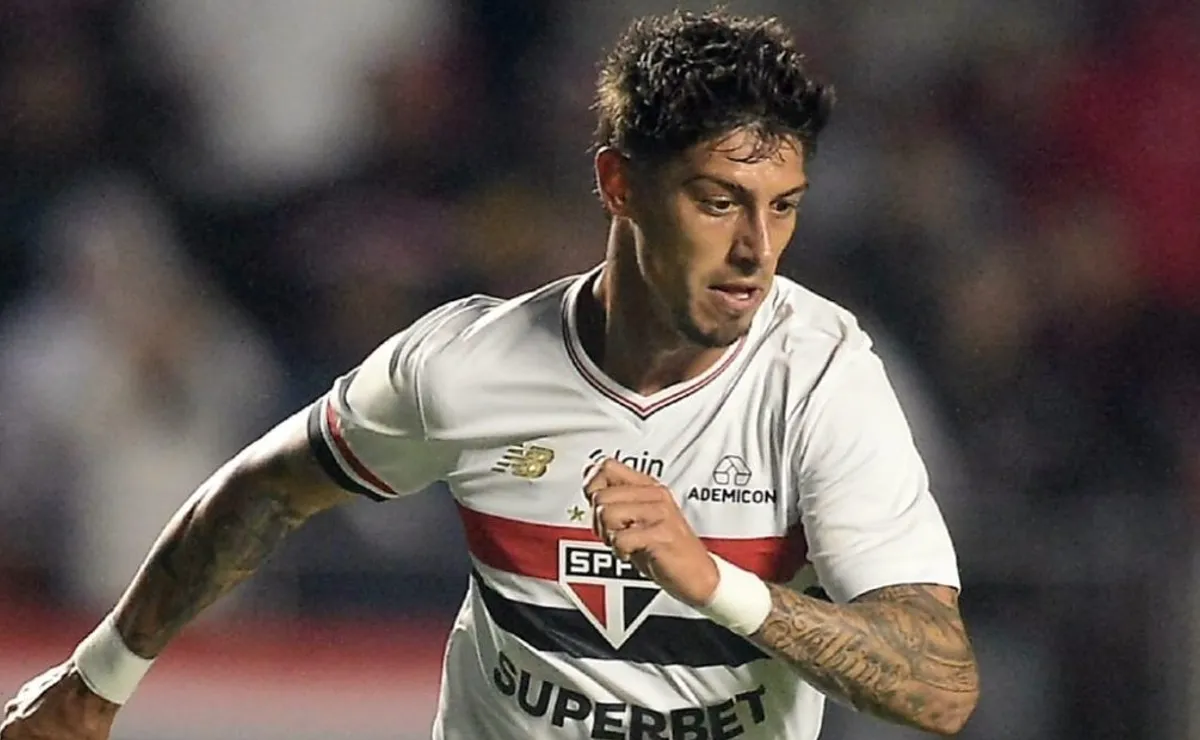 Shaun Rigoni Rigoni acerta travessão e quase marca contra a LDU
