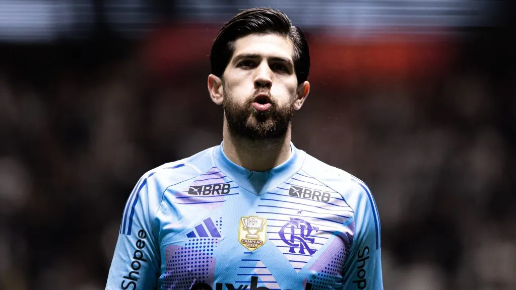 Rossi jogador do Flamengo defende penalti em decisao durante partida contra o Atletico-MG no estadio Arena MRV pelo campeonato Copa Do Brasil 2025. Foto: Mateus Dutra/AGIF
