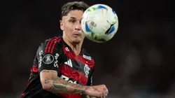 Varela, jogador do Flamengo, durante partida contra o Estudiantes no estadio Maracana pelo campeonato Copa Libertadores 2025. Foto: Jorge Rodrigues/AGIF