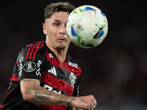 Torcida do Flamengo critica atuação de Varela contra o Estudiantes