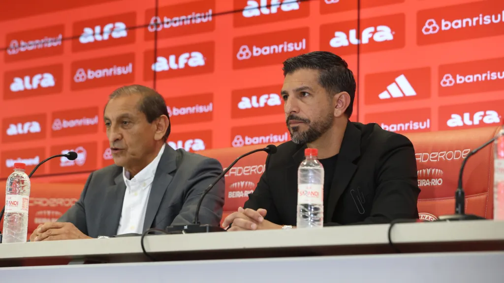 Ramón Díaz e Emiliano Díaz na apresentação do Internacional